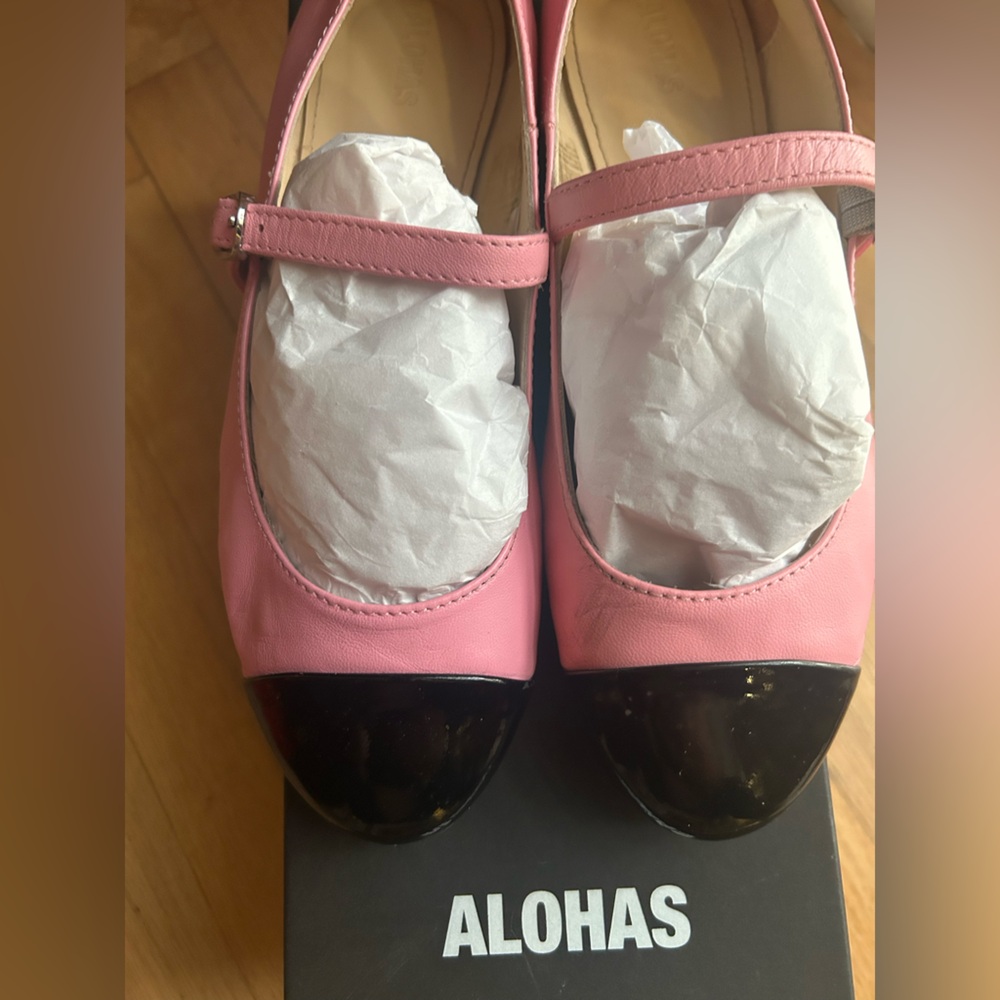 Aloha Sz 6 Pink Mary Jane Flats with Black Toe Cap - Picture 3 of 4